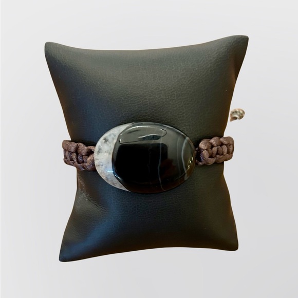 Natural black banded agate bracelet, adjustable; unisex - Picture 7 of 8